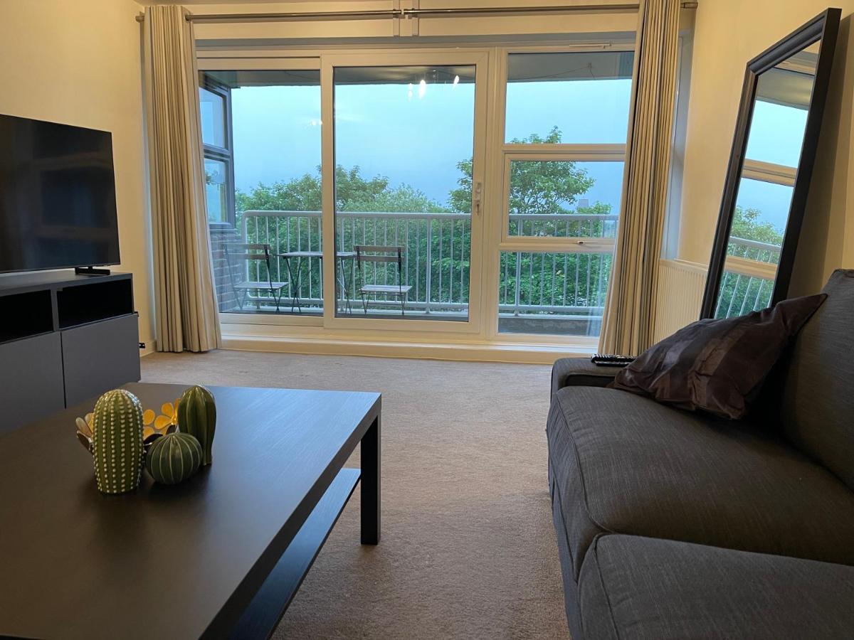 Spacious 2-Bedroom Flat Near Surbiton Station Exterior photo